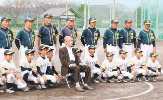 ＜人生のあとさき＞石澤義文さん（１７）元福岡町長<br />野球のまち福岡／多くの出会いに感謝