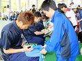 カターレ選手と触れ合い　射水で握手会