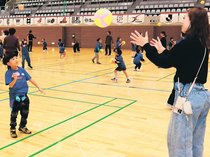 ボール遊び楽しいね　高岡で新市２０年イベント