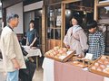 南砺・井波の空き家でマルシェ　未来の店主が出店