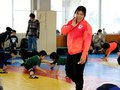 パリ五輪レスリング「金」の鏡選手に学ぶ　高岡でジュニア強化練習会