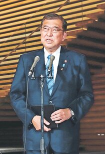 日本、トランプ氏と関係構築急ぐ　首相、地位協定封印か