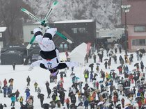 五輪メダリストら熱戦　南砺でモーグルＷ杯開幕、県内初