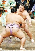 朝乃山、年間最多勝　５４勝目、小結以下で初　九州場所１３日目