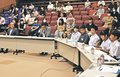 小中学生２３人、知事・市長らと意見交換　高岡で交流会