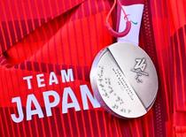 パラ表彰式、メダル点字で色識別