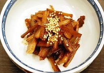 豚バラとウドの伽羅煮