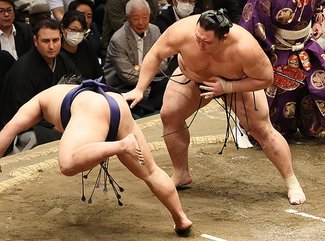 頑張れ朝乃山、Ｖ争いの一番を占う