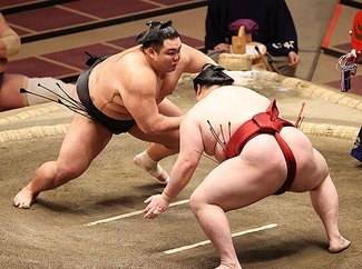 朝乃山 かど番脱出　初場所１１日目、隆の勝をはたき込み