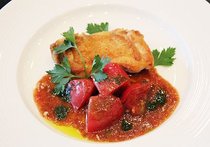 若鶏もも肉のソテートマトとバジルの盛り合わせ