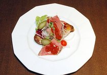 ローストビーフのバケットサンド