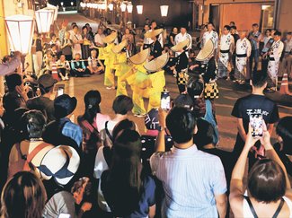 【写真特集】心躍り 熱く夜まで　おわら風の盆２日目
