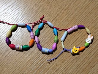 ペーパービーズでブレスレット作り📿