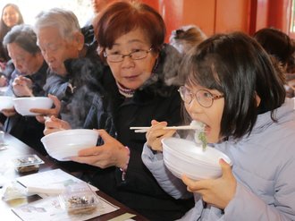 七草がゆで健康な一年を　富山・豊栄稲荷神社で祈願祭