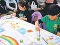 夢いっぱいの北陸新幹線に　県内の１０歳と１歳、３月１６日の特別列車に飾る絵画制作