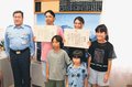 迷子児童を保護し声かけ　上市署、藤本さん夫婦（富山）に感謝状