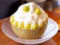完熟メロン半玉の上にミルクかき氷！ タルトをイメージしたかき氷！【③富山の氷特集/かき氷】