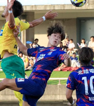 【ピッチの外で　カターレ番記者日記】涙のち笑顔、ＭＦ布施谷が両親に贈ったのは