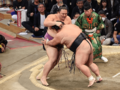 朝乃山が貴景勝破る、復帰初戦で逆転の投げ　大相撲九州場所８日目