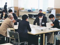 富山市議選事前審査に２６陣営出席　市長選は２陣営