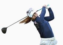 佐久間朱莉、脇元華が首位に並ぶ