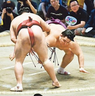 朝乃山、阿炎に引き落としで敗れ６敗　名古屋場所１０日目
