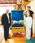 化粧まわしに立山連峰　東京県人会連合会が朝乃山に贈呈
