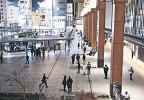 小走り刃物男、響く悲鳴　バス乗り場に血だまり、ＪＲ長野駅前３人死傷事件