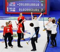 カーリング女子、１次Ｌ初勝利