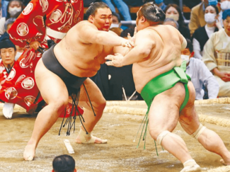 朝乃山、千代丸を圧倒　大相撲春場所６日目