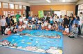 海テーマに伸び伸び描く　射水・新湊放生津小１、４年がアート制作