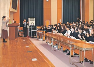 誰もが活躍できる社会を　富山国際大付属高生、考え深める
