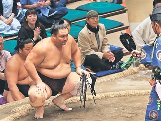 素早く巧みに 勝機逃さず　朝乃山９勝目、Ｖへ「一番一番集中」
