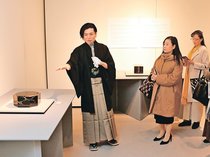 城端蒔絵の現在形見て　１６代小原さん東京で個展、４５０年記念で開催