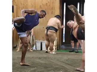 八村、四股・すり足体験　木瀬部屋訪問、ちゃんこも味わう