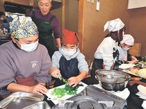 郷土食に愛着　砺波で親子対象に料理教室