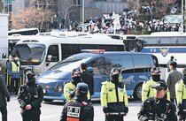 尹氏、逮捕状審査出席　戒厳正当性主張か