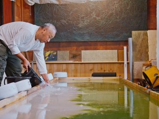 抹茶すき込み茶畑を表現【大阪・関西万博　和紙アート立山から世界へ＜３＞「京都」】