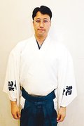 力士支える裏方　呼び出しの邦夫さん
