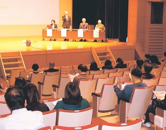 とやま再起動＜７１＞<br />第１１章　地域と高校　長野編（３）同窓会の葛藤