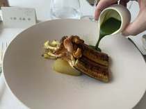 豪奢と素朴は大地でつながる／中野香織