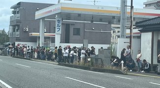 富山の国道沿いに長蛇の列　一体何が？　熱血店主の人間ドラマに迫る