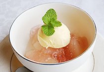 呉羽ナシのコンポート　ワインゼリー掛け