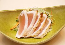 カジキマグロのあぶりサラダ