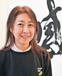 カラフル<br />日本北陸書道院常任理事・岩佐香龍さん
