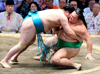 前十字靱帯断裂、朝乃山の今後は　専門家に聞く