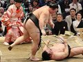 朝乃山、粘り勝ち五分に　大相撲春場所１０日目