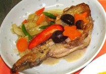 骨付き鶏もも肉と栗のフリカッセ