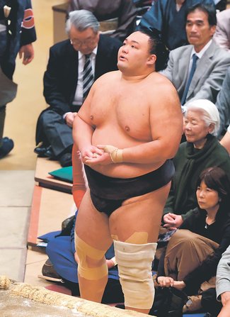 朝乃山、右差し寄り一気　「相手がよく見えていた」