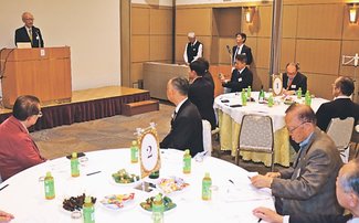 「ふるさと」合唱し５０人親睦深める　福野会・福光同郷会
